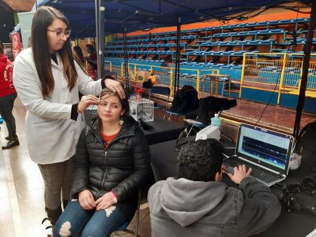Expertos de la Usach monitorean enfermedades neurodegenerativas en Festival del Conocimiento