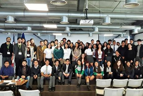 U. de Santiago contribuye a fomentar la reflexión a través del diálogo en Debate Interescolar de Filosofía