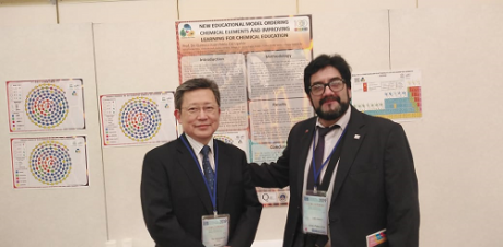 Egresado Usach fue reconocido en Tokio por diseño pedagógico de Tabla Periódica