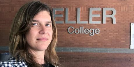 Académica de la FAE participa en conferencia de la Economic Science Association