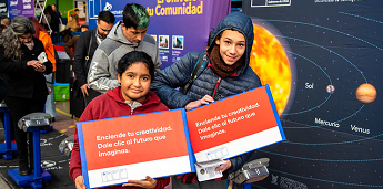 Planetario USACH participa en entrega de computadores de Beca TIC de JUNAEB en Feria de Innovación y Tecnología
