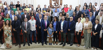 Plantel distingue a siete egresadas/os y académicas/os por promover la excelencia en vinculación con el medio