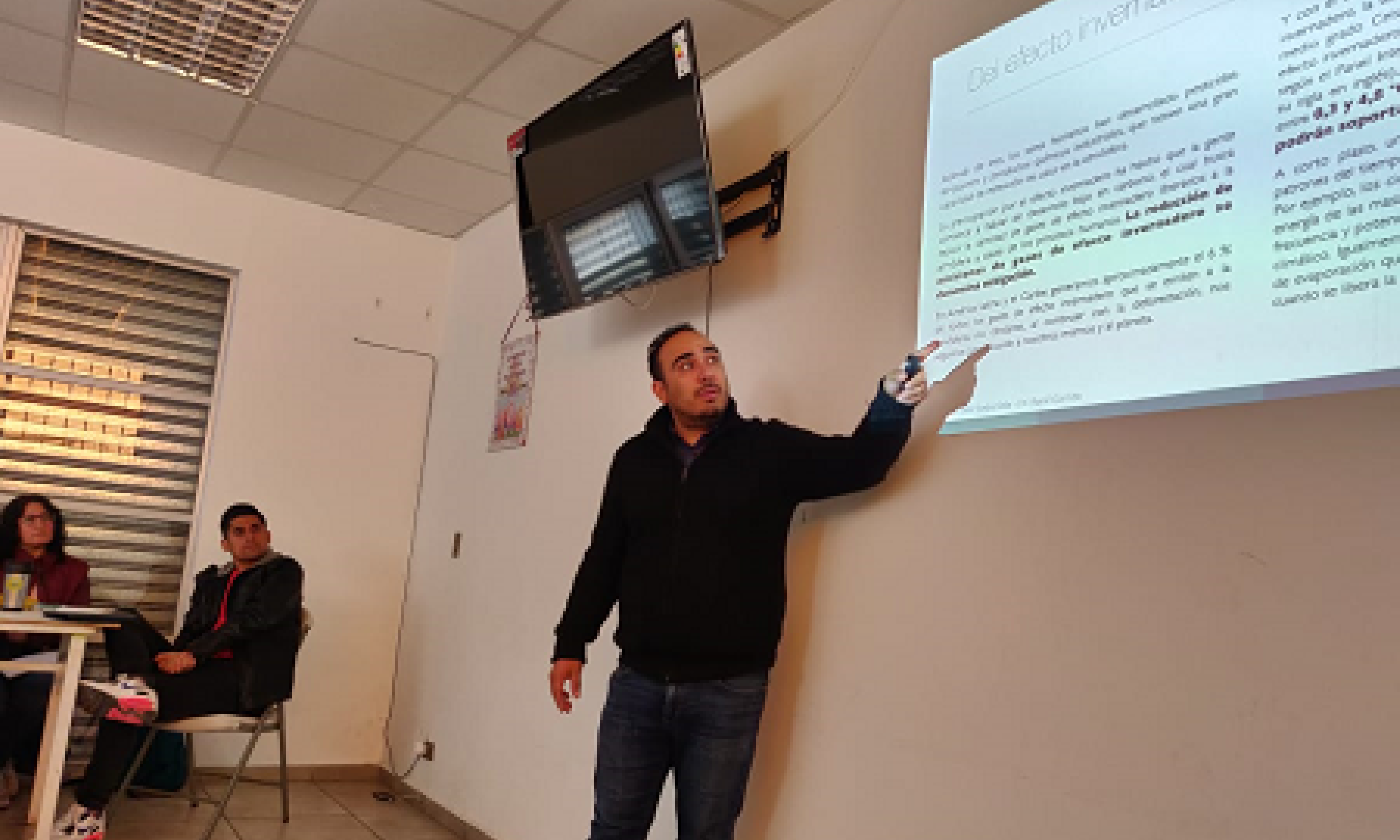 Académico Usach realizó clases ciudadanas para vecinos de Maipú