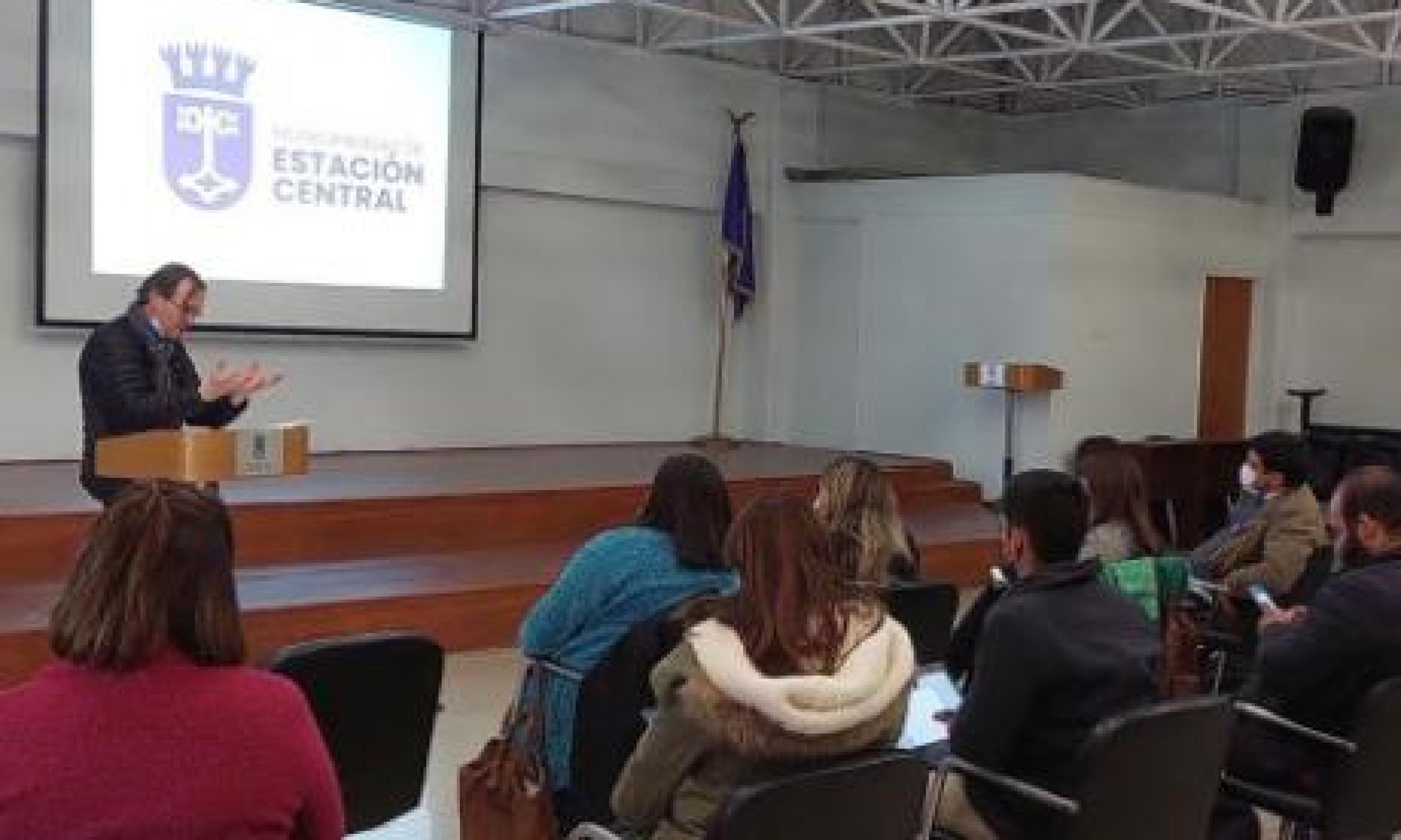Taller Constituyente para funcionarios y funcionarias de Estación Central.