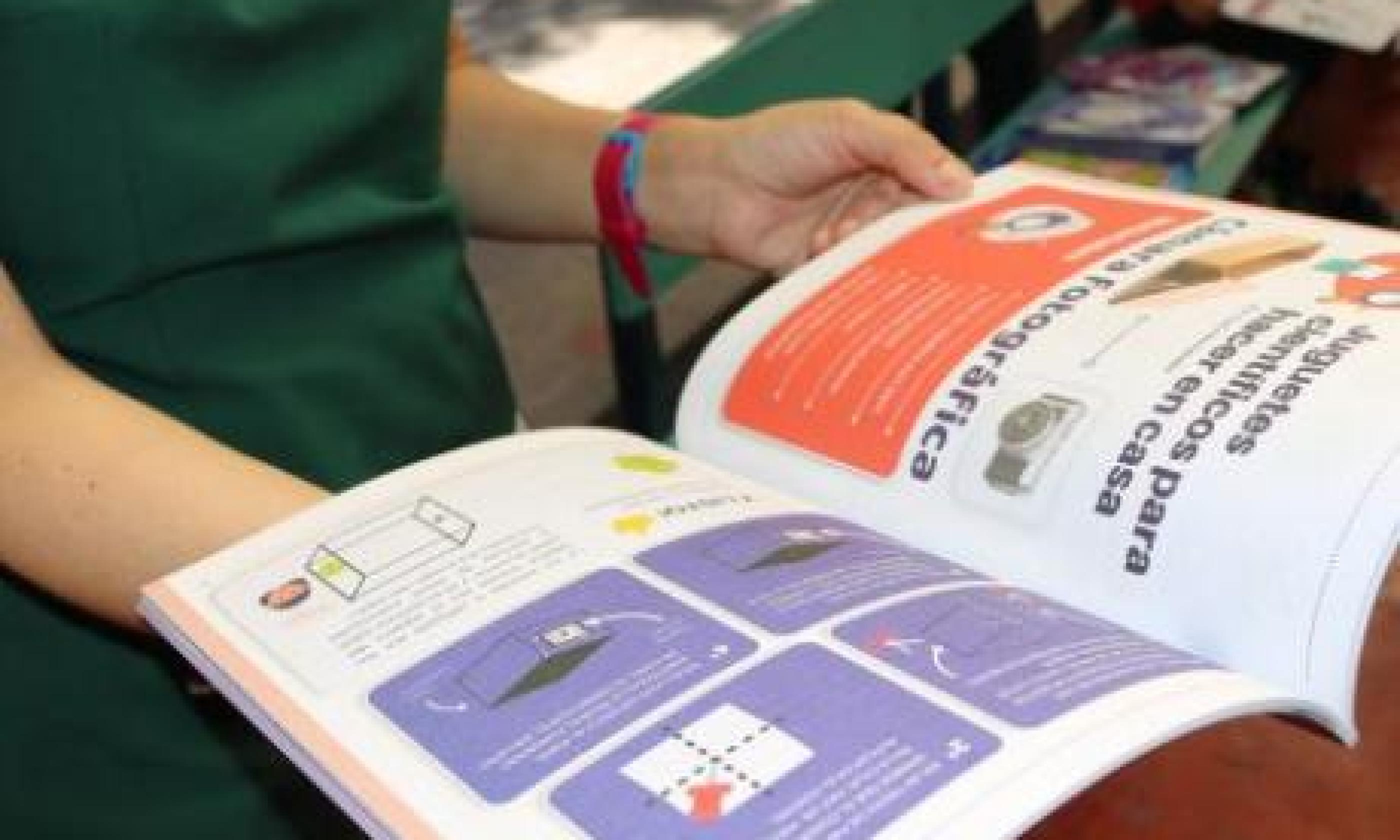 Revista Cambalache realiza donación al Colegio San Francisco de Asís para Niños Sordos