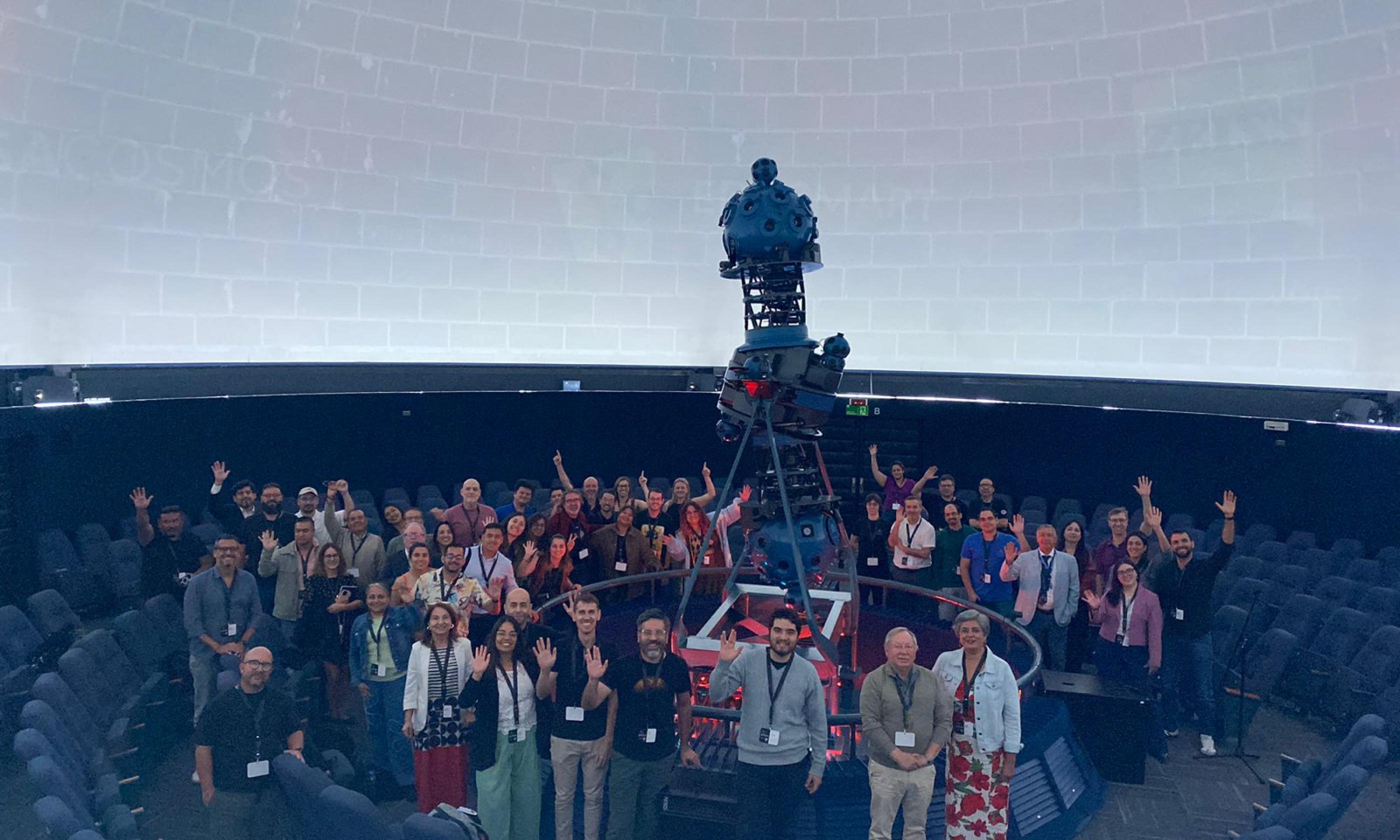 Personas en el Planetario